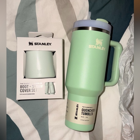 Quencher H2.0 Flowstate Tumbler 40oz - Picture 1 of 11